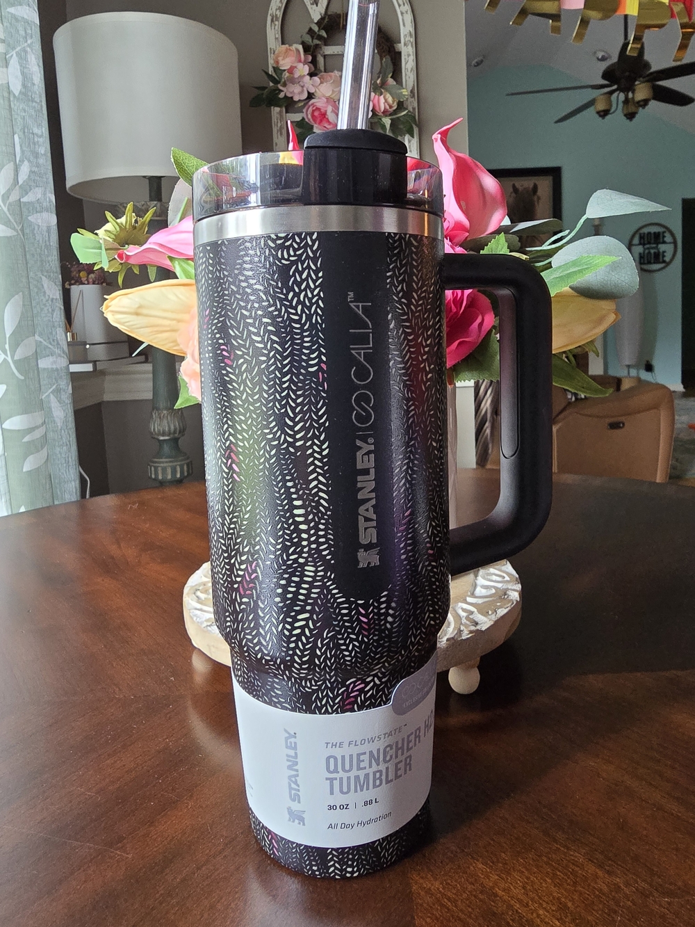 Stanley The Flowstate Quencher Tumbler with Handle 30oz. NEW